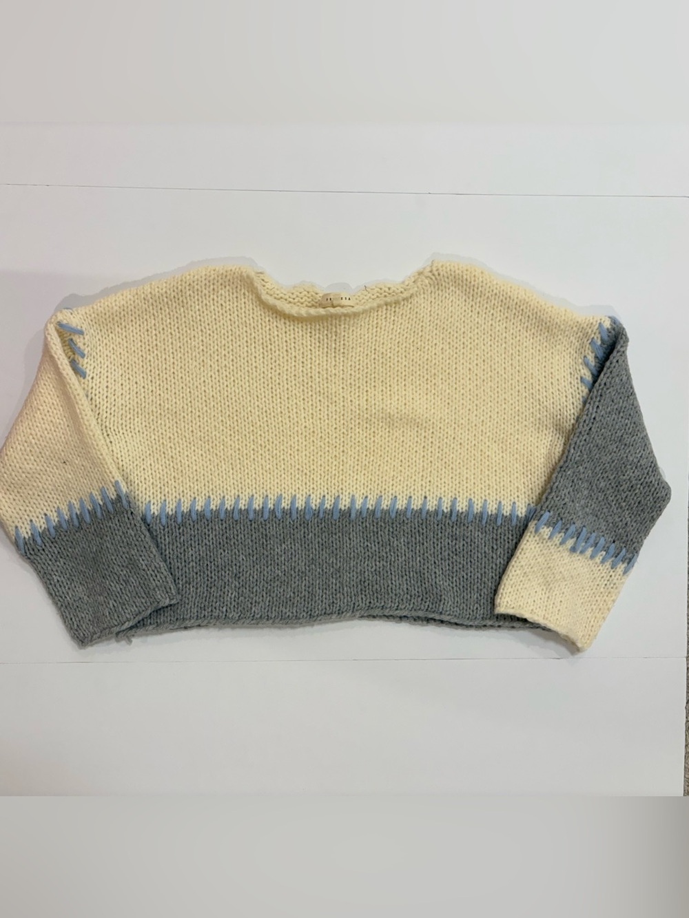 Promesa Cream and Gray Colorblock Blue Stitching Cropped Chunky Sweater Medium